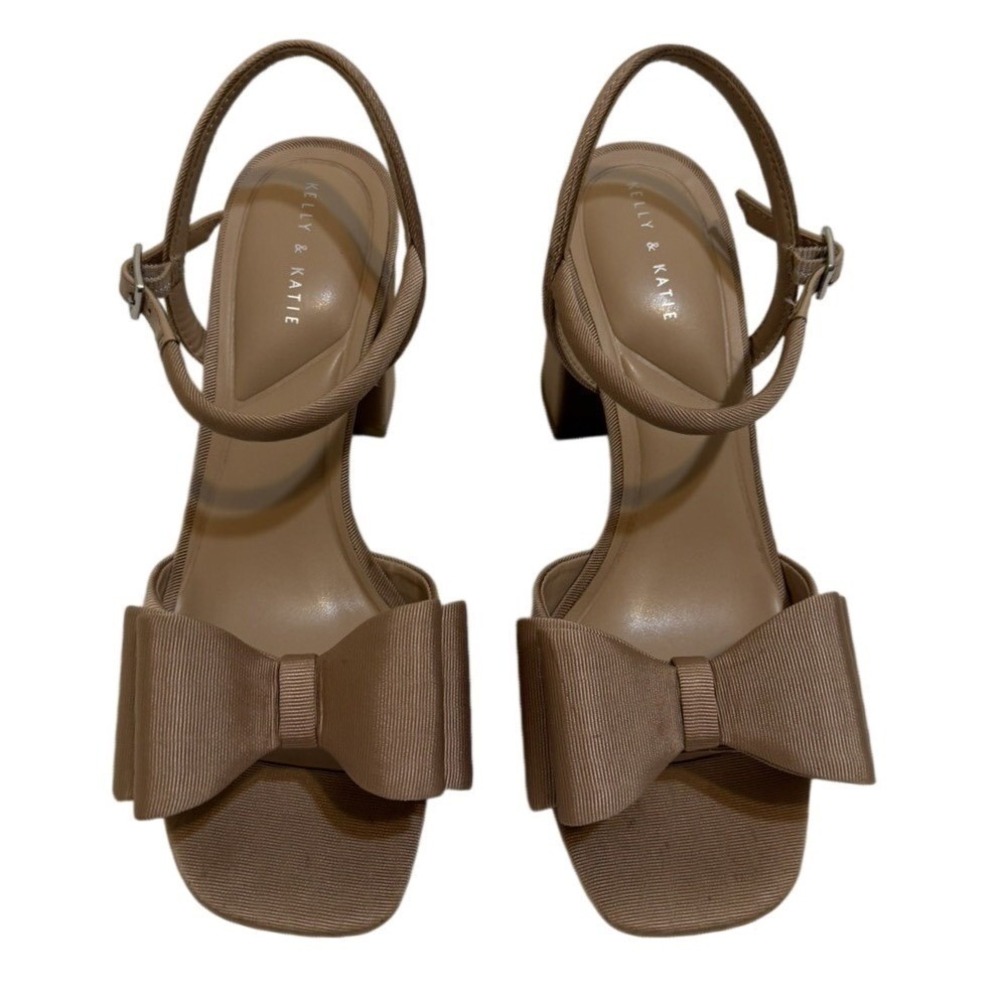 Kelly and Katie Ezrie Bow Block Heels Size 9M Tan Satin Formal Cocktail Shoes
